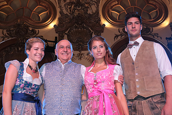 Vanessa Fischer, Dr. Axel Munz, Cathy Hummels (©Foto:Martin Schmitz)